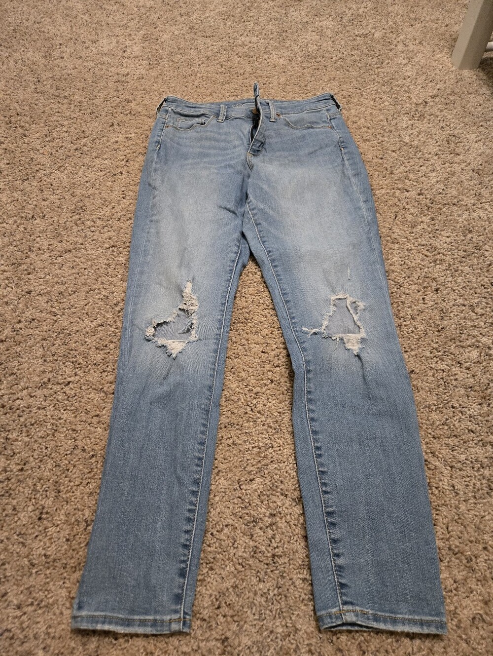 💖Universal Thread Light Blue Distressed Women’s Jeans